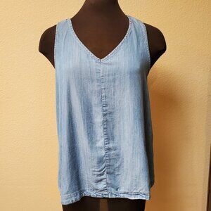 Time & True V-neck Sleeveless Chambrey Top Size L (WT398)